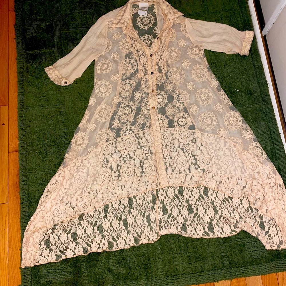 Beautiful Fleur de Lis Cream asymmetrical tunic